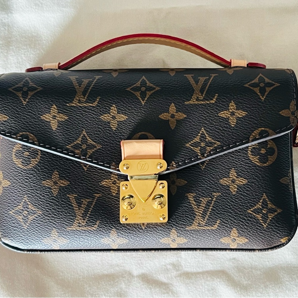Louis Vuitton Pochette Métis East West